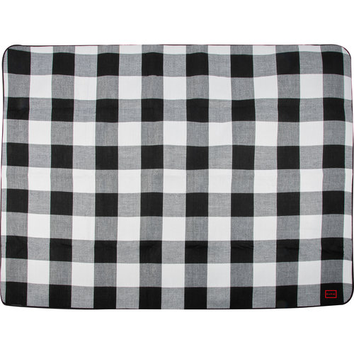 Checkered picnic blanket with water-repellent underside.
